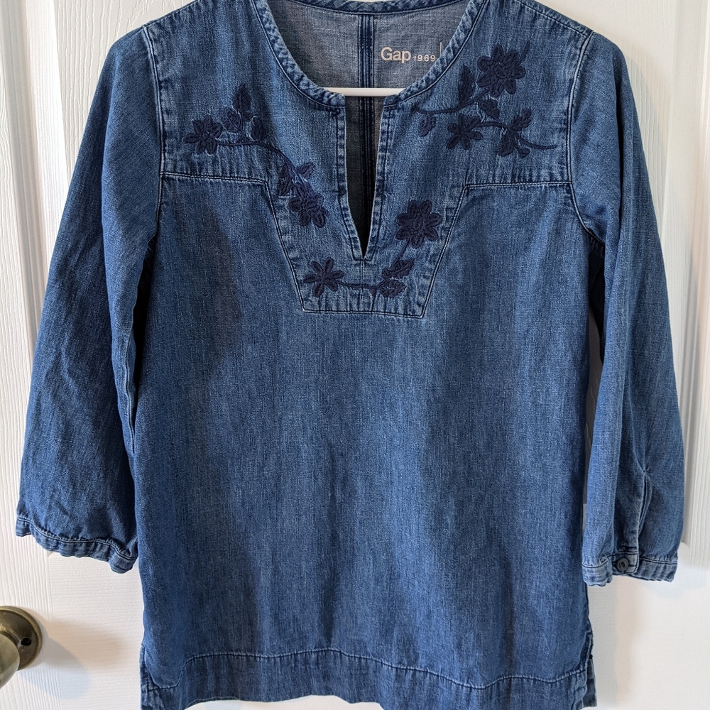 Gap women chambray shirt